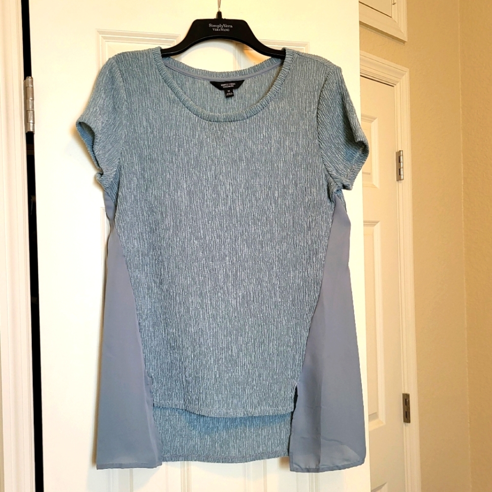 Simply Vera Wang size M sage green hi low short sleeve top